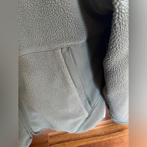 Cuts Clothing Polartec® Sherpa Full Zip | Pine Signature-fit jacket. size Large - Picture 4 of 6